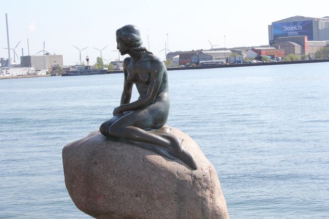 やっぱりこれは外れないですね。<br />世界三大がっかり、人魚姫の像。