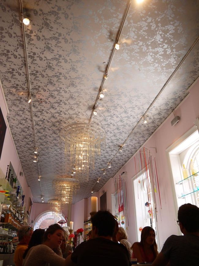 ロイヤルコペンハーゲン本店に併設されたカフェ。