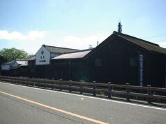 湯浅町を離れる際、町の北側を走っていると、「角長　醤油発祥地」という看板が見えました。
醤油の老舗「角長」です。湯浅というとユアサ醤油が頭に浮かびますが、他にも老舗があるようです。
時間が無くて寄れませんでしたが、見学が出来る湯浅醤油の蔵は、国道４２号線沿いにあります。
