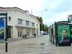 ブラブラ歩いてカスカイスの駅へ戻ってきました。
カスカイス18:24発の電車に乗り込むことに。
切符は朝に買った乗り放題カードを検札が来たら、見せるだけ。
ポルトガル、後半に乗ったコインブラからアヴェイロの車内でも検札が。
ただ乗りは出来ませぬ。
