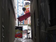 お目当てのレストランへ到着

Le Petit Palais

しかし、まだ12時前　
お昼に開くので少し待って欲しいといわれるので周辺をウロウロ