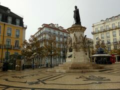 パン屋さんの前のカモンイス広場。
今日でリスボンとはお別れ、何故か哀愁が。
