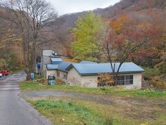 見市川沿いの山間の一軒宿