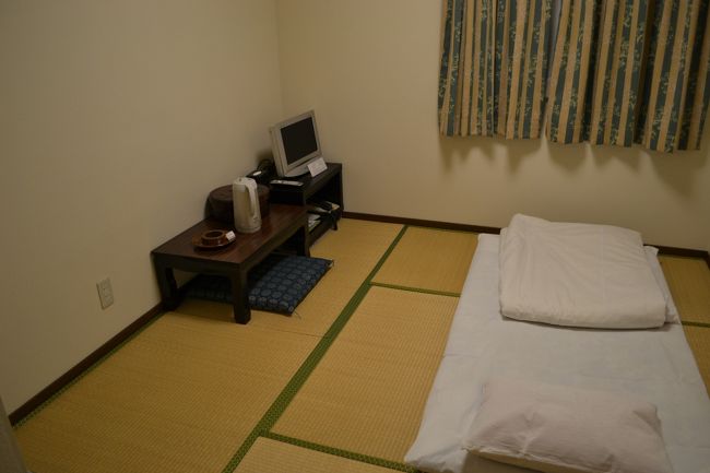 お部屋はこんな感じ。<br />お布団はすでにひかれていました。畳って落ち着きますね。