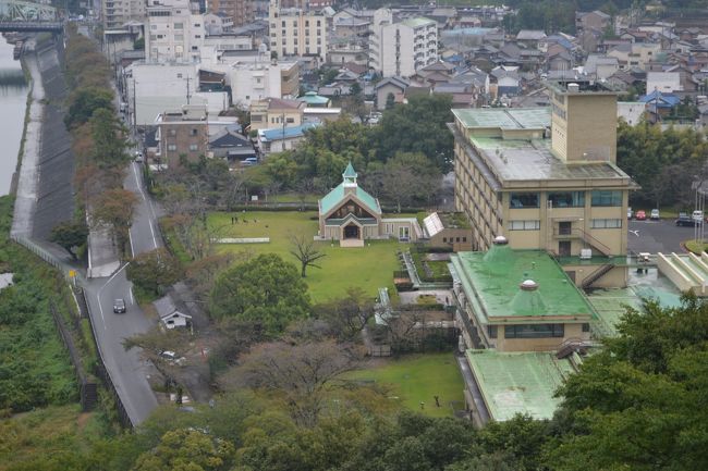 小さな教会が見える