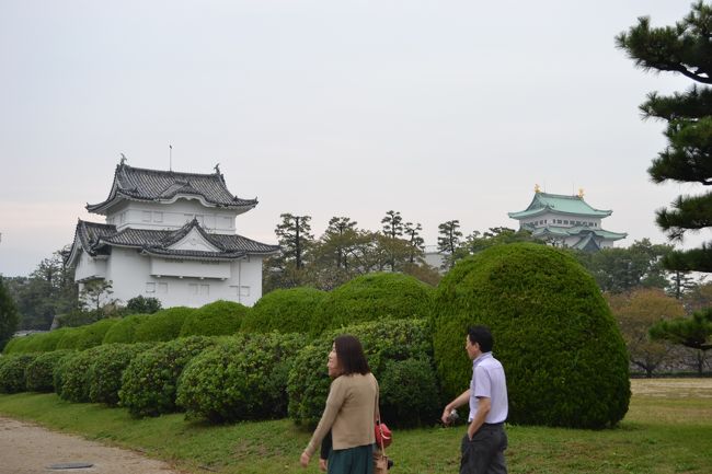 電車を乗り継いで、地下鉄の市役所駅へ。<br />お次は名古屋城です。