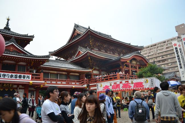 ちょうどこの日はお祭りをやっていたのですごい人だかり。プロレス大会がありました。