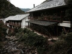 翌日の朝、朝食を食べて大正屋系列の椎葉山荘のお風呂へ、ここのお風呂は露天の前が山なので紅葉したら綺麗だと思います。勿論、大正屋と清流から送迎バスが出ます。