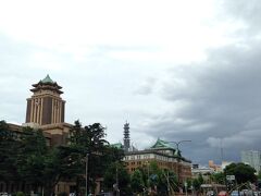 写真手前から名古屋市役所・愛知県庁、遠くにテレビ塔も写っています。