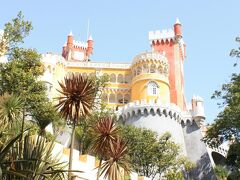 ペーナ宮殿へやってきました！非常にカラフルで、晴れた空に映える！