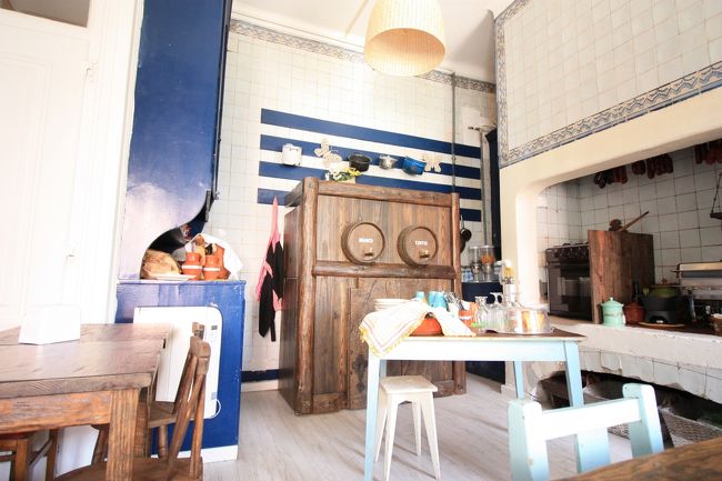 ゆっくり(でもないけど)寝て旅の疲れをちょっとだけ回復して、いよいよがっつり観光に向かいます。<br />ホテルのキッチンがとっても可愛い♪