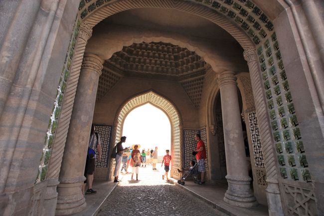 モスクっぽい入り口。ここ、涼しくて感動しました（笑）