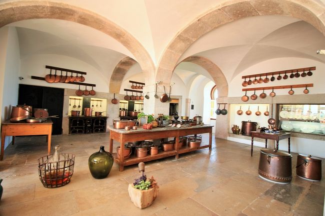 ときめいたキッチン（笑）大勢の人が立ち働く姿を想像して楽しい。