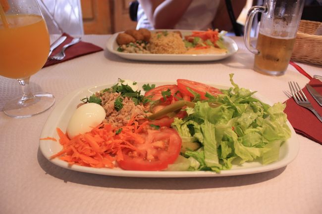 ごく普通のツナサラダ（笑）でもめっちゃおいしかった！そしてオレンジジュースもフレッシュすぎておいしすぎ！！