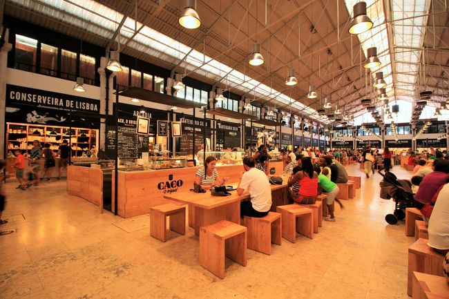 お菓子屋さんや、オーガニックのグラノーラのお店、サンドイッチやパニーニのお店、あとは雑貨を売っているお店もありました。