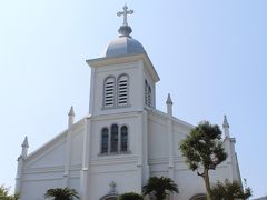 天草の教会巡り、第１弾は大江天主堂からです。
前日の福江島の水の浦教会に通じるものがある白壁の教会です。