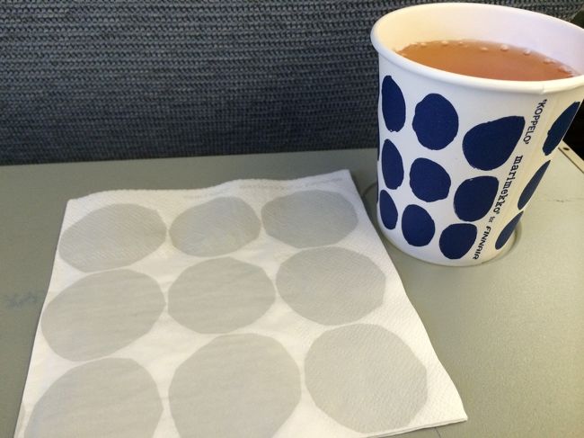 ナプキンや紙コップはマリメッコデザイン。<br />もって帰りたい。