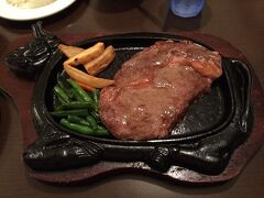 帰りにステーキハウス55美ら海店で夕ごはん。これぞ沖縄という感じのステーキで美味しかったです。