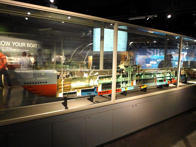 左舷カットモデル