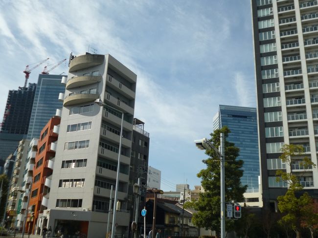 右奥がルーセントタワービル<br />左側の工事中が日本郵政ビル？<br />そのすぐ右は？<br />　<br />真下まで行かないとよく分からん！<br />久しぶりの名駅は大変貌中！！！！！<br />