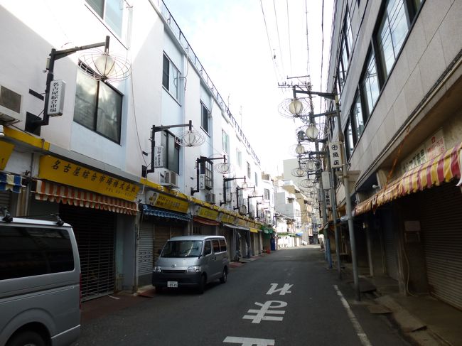 もう、この時間では全店閉まってますが、２次問屋街です。<br />　<br />交通の便が良いため、年の瀬に大売出しを行うことで有名です。<br />社長がテレビを通じて宣伝を行ってまして、、、<br />　<br />ただ、ちょっと割高かな？<br />何度も行きましたが、最近はちょっと・・・　(^_-)-☆<br />