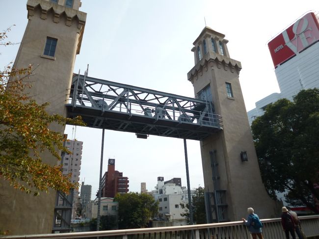 道路を挟んで右と左<br />う〜ん、何か観光資源として活かせないものか？