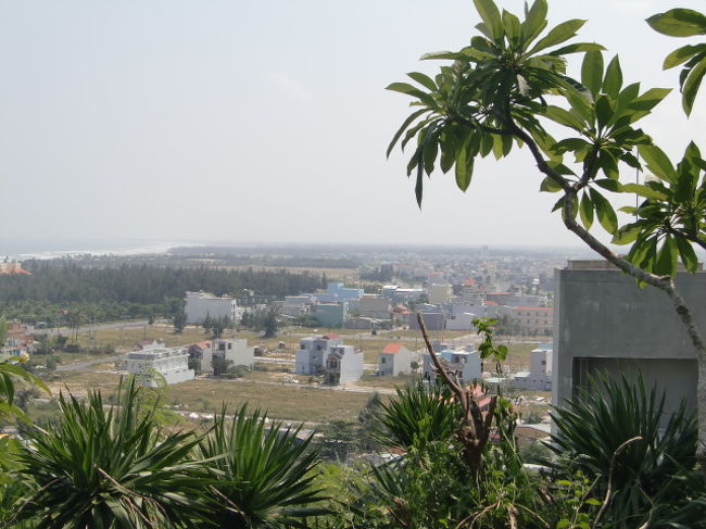 さぁ。<br /><br />一応の見どころ。ダナンの海外を見渡せます。<br /><br />風が気持ち良かったー。