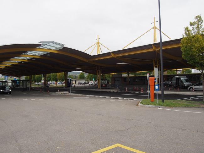 スイスもシェンゲン協定加盟国なので、<br />特に検問があるわけではないのですが。<br />