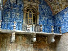 町のメインの入口、ポルタ･ダ･ヴィラ。
普通オドビスにやってくる人はここから町へ入る事になると思う。
私は城壁の違う門から侵入したため、ここが最後になってしまう。

イスラム時代に造られたオビドスのメインゲート。
壁のアズレージョは18世紀の物だって。