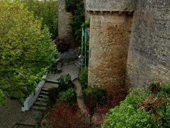 ポザーダの所で一旦行き止まり。
下に降りるとポザーダのレストランの入口付近へ出てくる。
城壁歩きの続きがどこから始まるのか、
たまたま準備中のポザーダのスタッフに聞くと親切に教えてくれた。