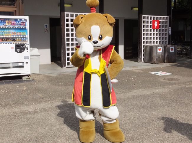 途中でこんな人を発見。<br />犬山市のキャラみたいです。