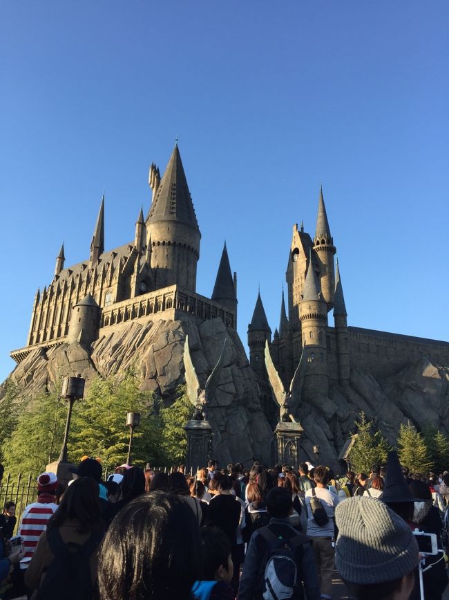 11時羽田発の飛行機に乗って、伊丹空港へ。<br />そのままUSJに行きました。<br />ハリーポッター250分待ちとかw<br />