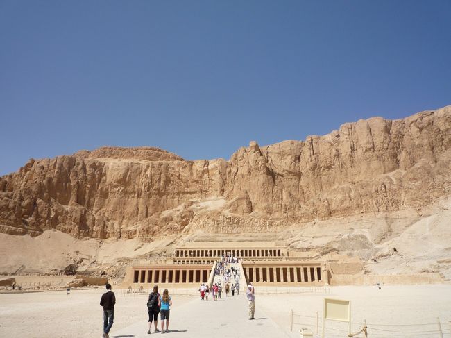 ハトシェプス女王の葬祭殿<br />王家の谷のハイライトの一つ。<br />