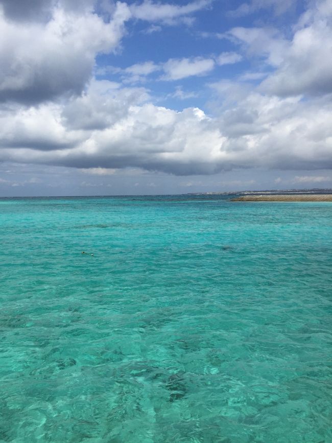 それから水納島に行ってみました！<br />ビックリするぐらい海がキレイ。