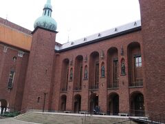 2014/11/27　ストックホルム市庁舎

中庭に入ってきました・・・
市庁舎内の見学は、後日のお楽しみ！！！！