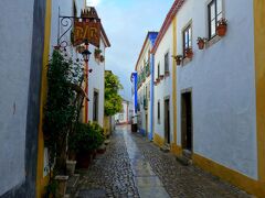 旅行5日目スタート。
朝から３日連ちゃんで大雨でした。雨音で起こされたぐらい。

雨が上がって早朝、団体さんが来る前にオビドスの旧市街を散歩します。

