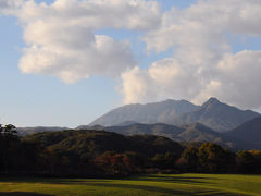 それにしても、この角度からの大山は初めてだったので、まったく別の山のよう。
米子など西側から見ると、伯耆富士の別名のようにまるで富士山のようなので。
登山者に人気の山だが、崩落が進んで東側は立ち入り禁止となっているらしい。