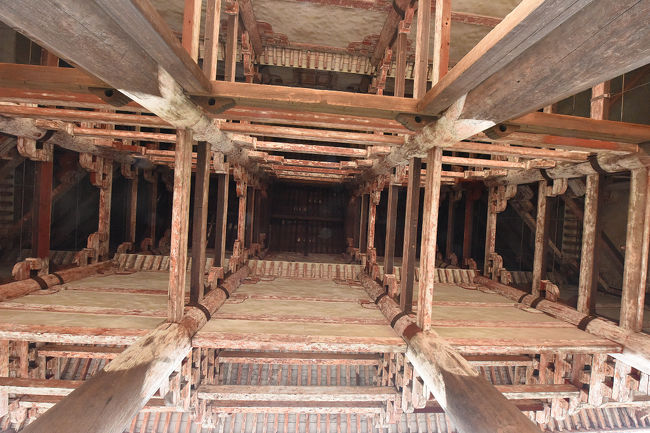 南大門です<br />すごい複雑な・・・