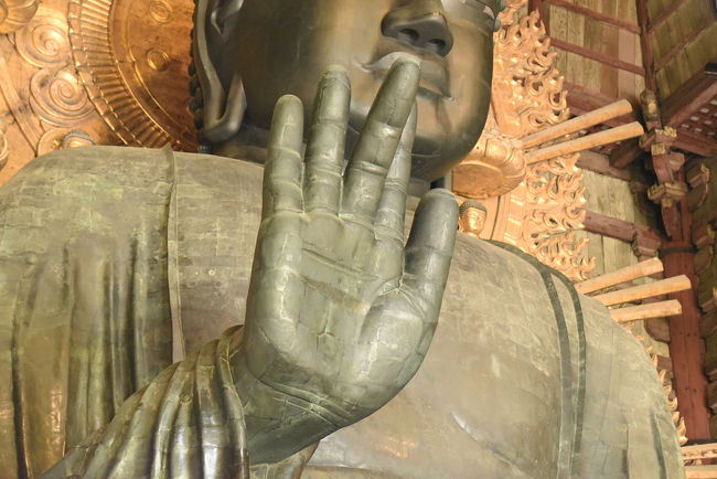 この手の組み方も意味があるらしいね