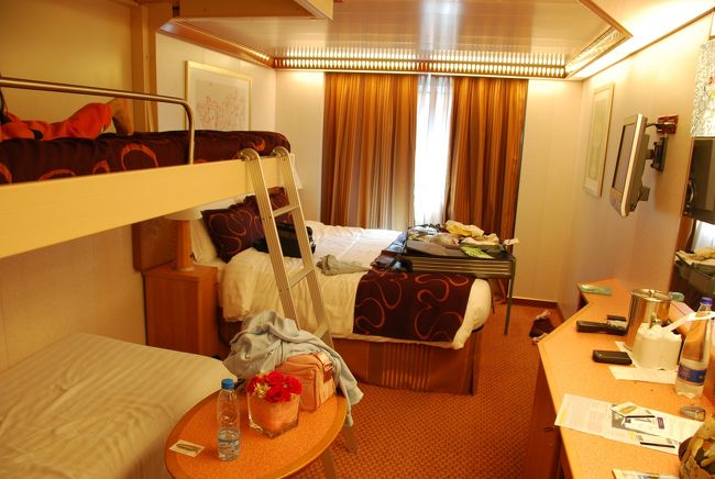 窓付きの4人部屋