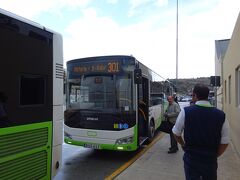 マルタ島から約20分でゴゾ島に到着し、ターミナル前から301番のバスでゴゾ島の中心地「ヴィクトリア（ラバト）」へ
