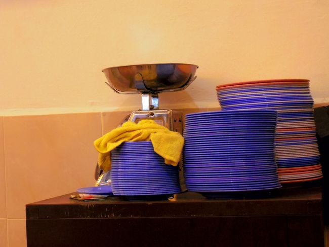 まずは腹ごしらえ。<br />ホテル近くにあった食堂の豆の炒めものがおいしかったよ！<br />って食器と計量器の写真じゃわかんねーよって感じよね。