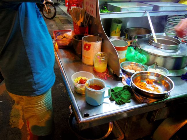 ホテルの目の前にあるホッケンミーのお店。<br />ここもおいしくてビックリ。