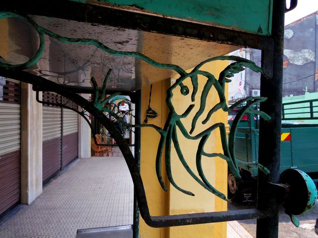 街歩き。<br /><br />熱帯魚の細工がカワイイ。