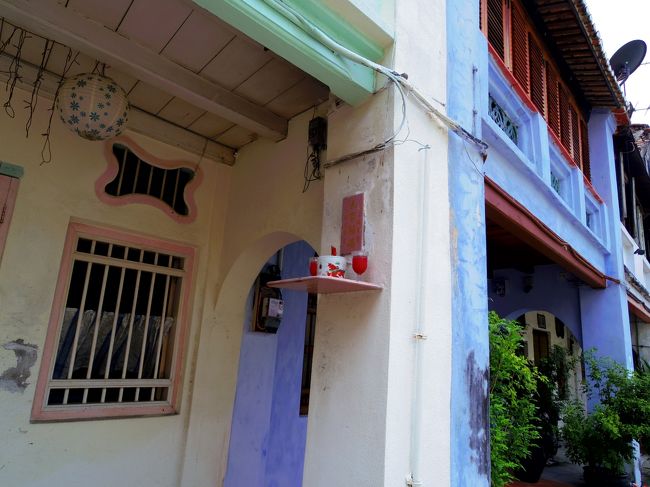 左上の窓のカタチがしゃれてる。