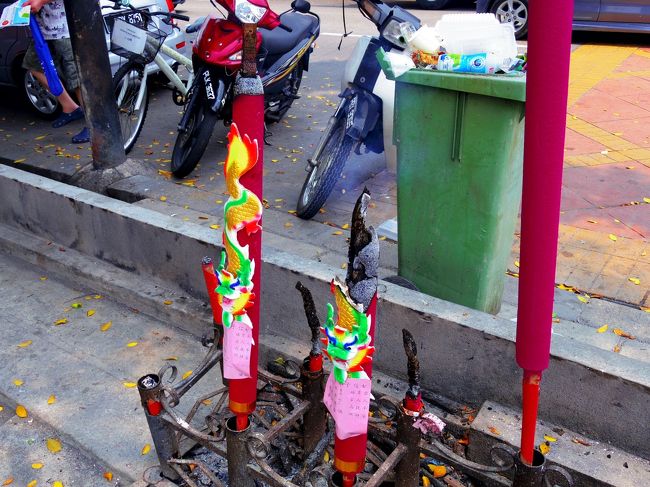 その線香のアフター。<br />燃え尽きるのにどれだけかかるのやら。