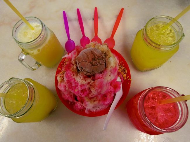 スーパーの上のフードコート。<br />非常に楽しみで頼んだかき氷！！<br />しかし見た目とは裏腹に味が「コレジャナイ」感。