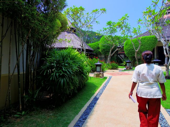 ホテルのバスに乗り込み、次なるホテルへ。<br />「シャングリラズ ラサ サヤン リゾート アンド スパ ペナン」<br /><br />チェックインは友達に任せ、到着と同時に予約していたスパへ。<br />（日本で予約済。サイトは日本語でわかりやすい）<br /><br />氣スパへレッツラゴー。