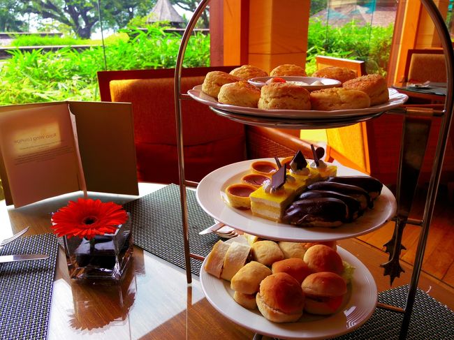 無料でついてくるアフタヌーンティー<br /><br />粉もの多し。<br />そういえばイギリスのアフタヌーンティーも粉もの多かったな。<br />