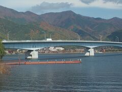 河口湖でちょいと休憩。
紅葉始まってます。